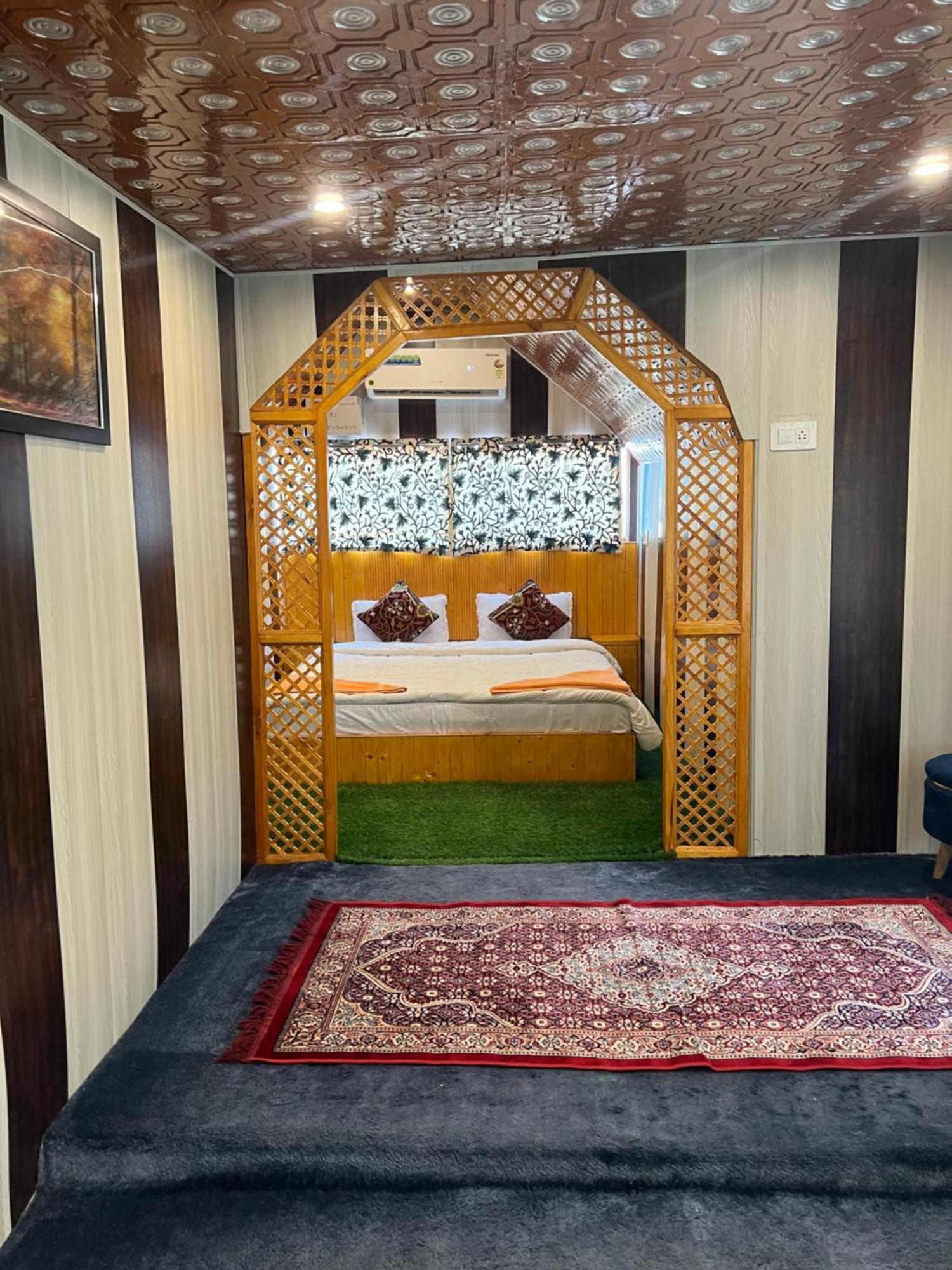 Aristotle Group Of Houseboats & Transportation Hotel Srinagar  Exterior photo